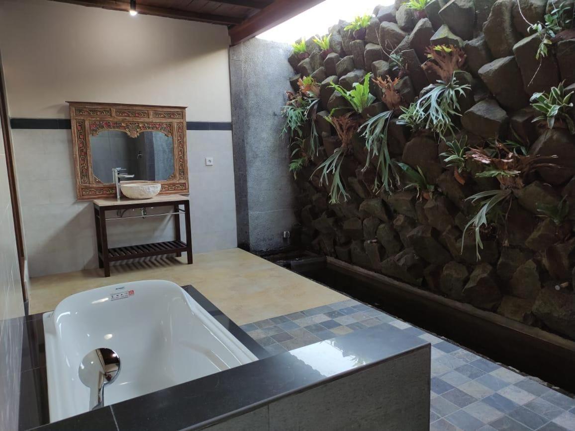 Anggarakasih Ubud Villa Esterno foto